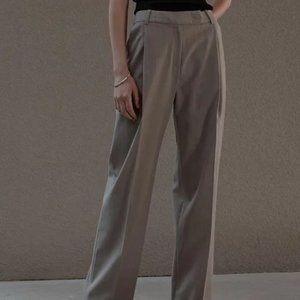 Frontrow One Tuck Wide-Leg Trousers